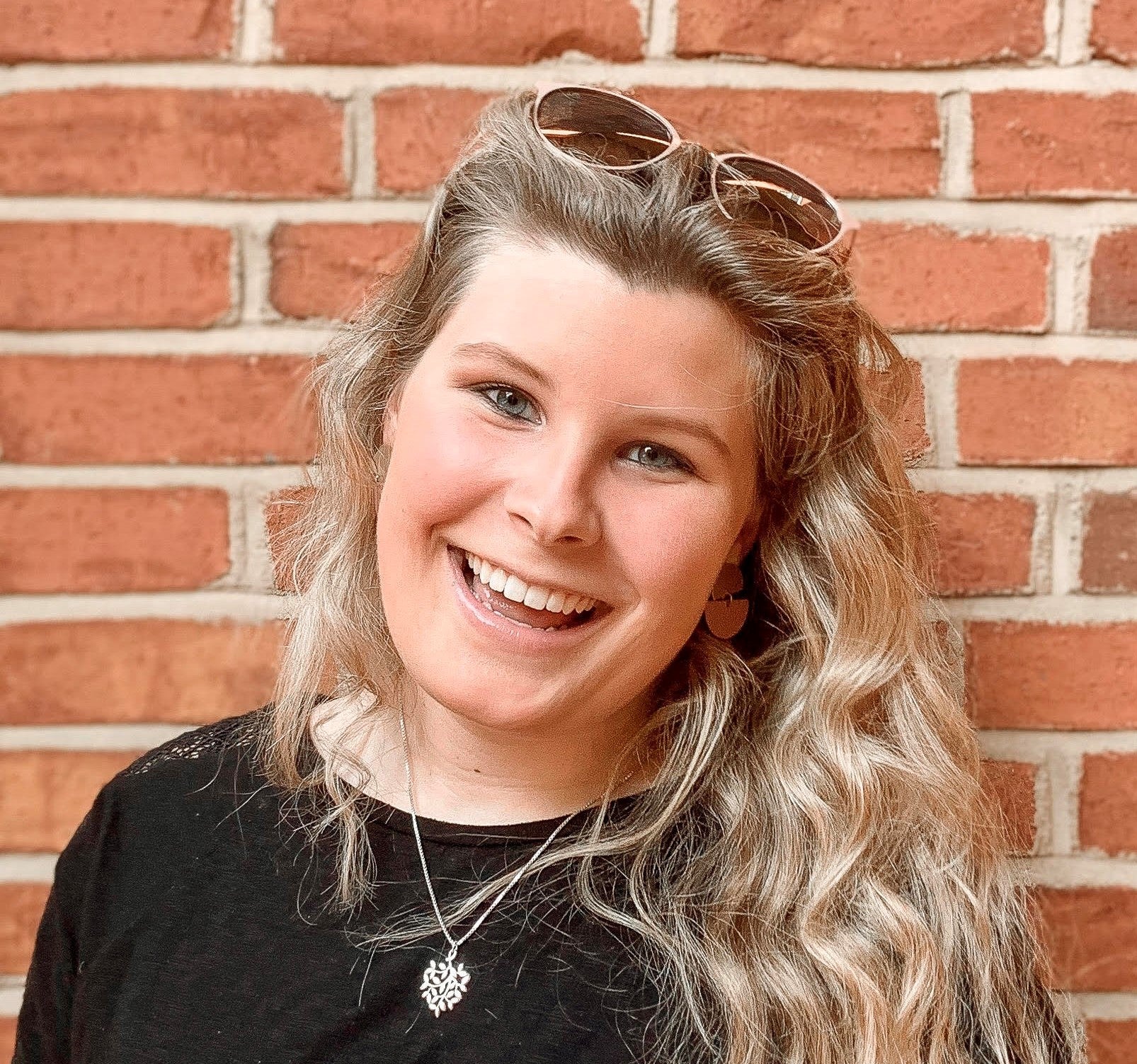 Ashley Thompson's Instagram, Twitter & Facebook on IDCrawl